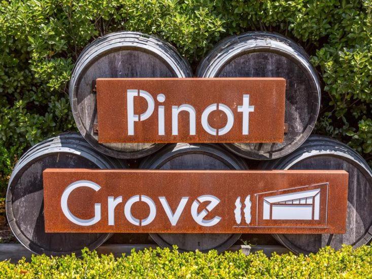 Pride Of Pinot - Martinborough Holiday Home Экстерьер фото